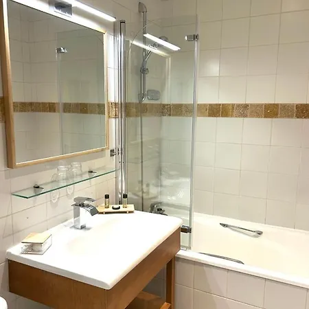 Saint Hotel 3*